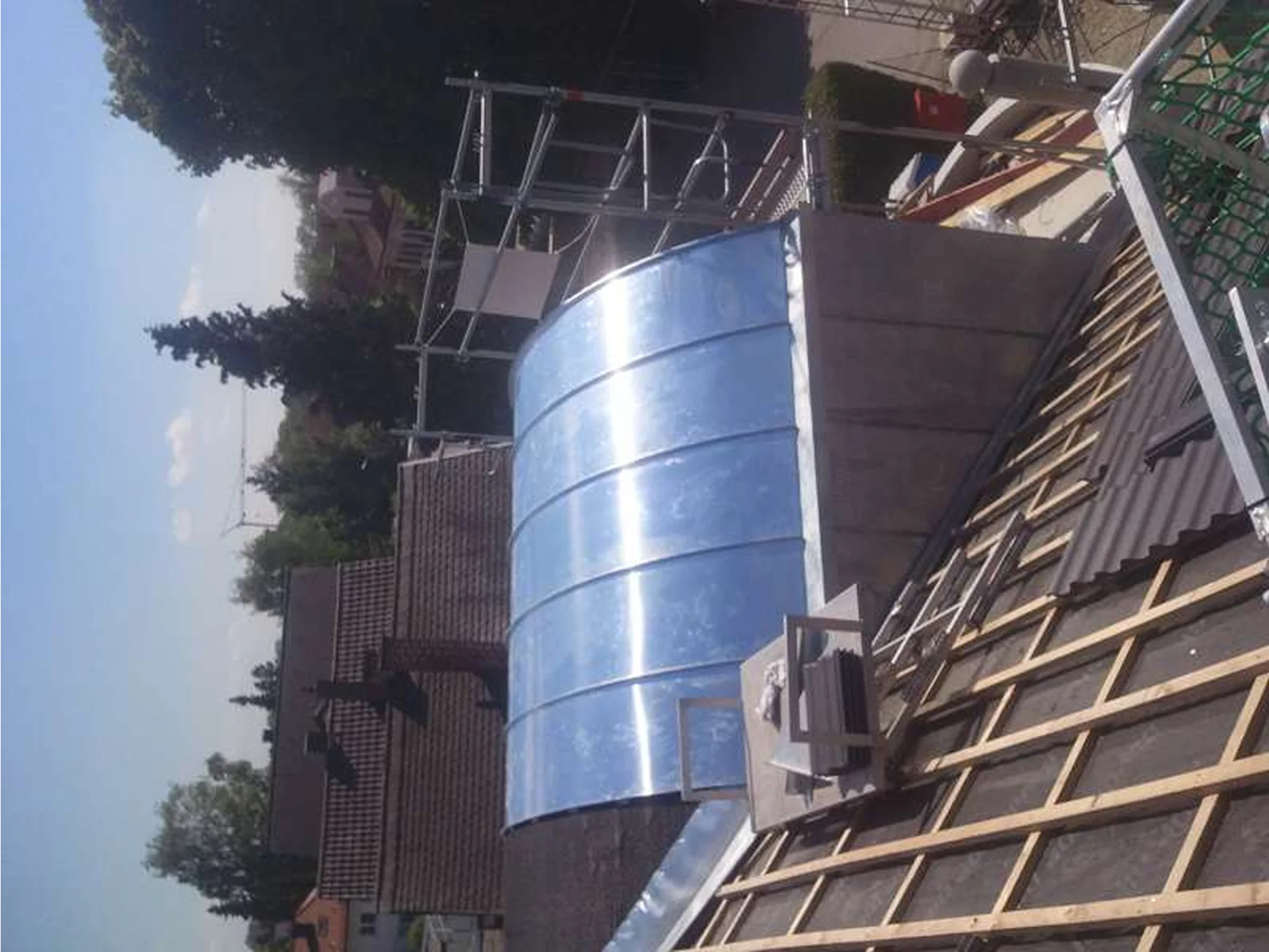 Industrial cylindrical metal storage tank installation