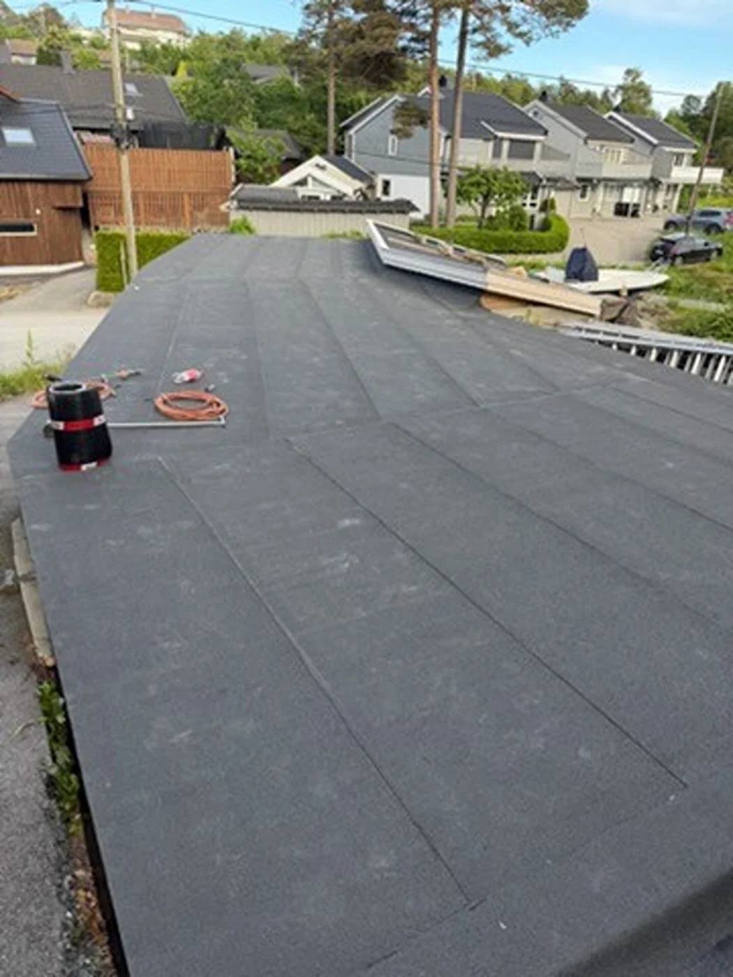 Residential driveway asphalt paving project