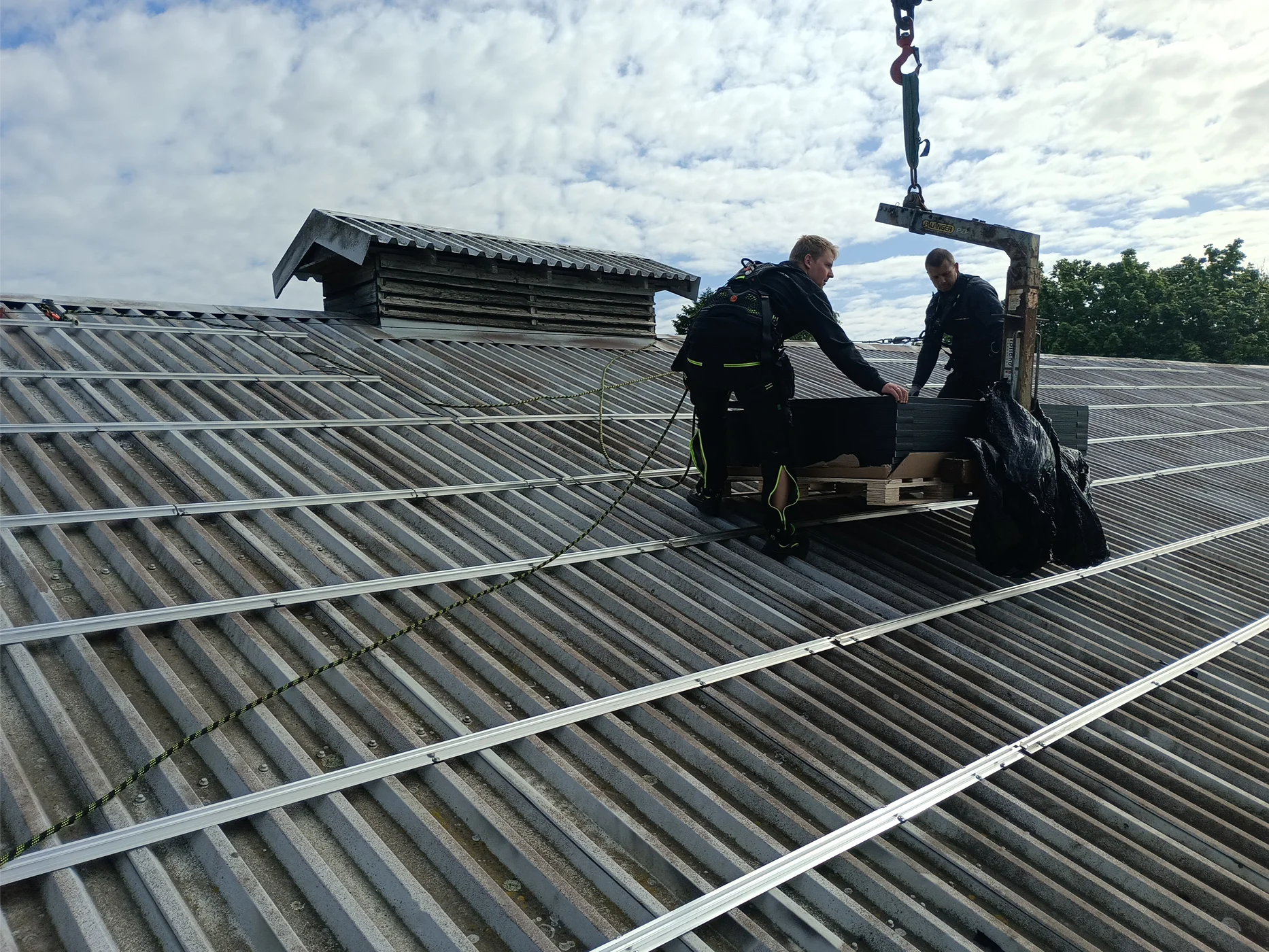 Commercial roof installation with crane system
