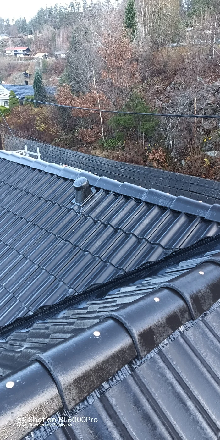 Metal roofing installation with gutter system