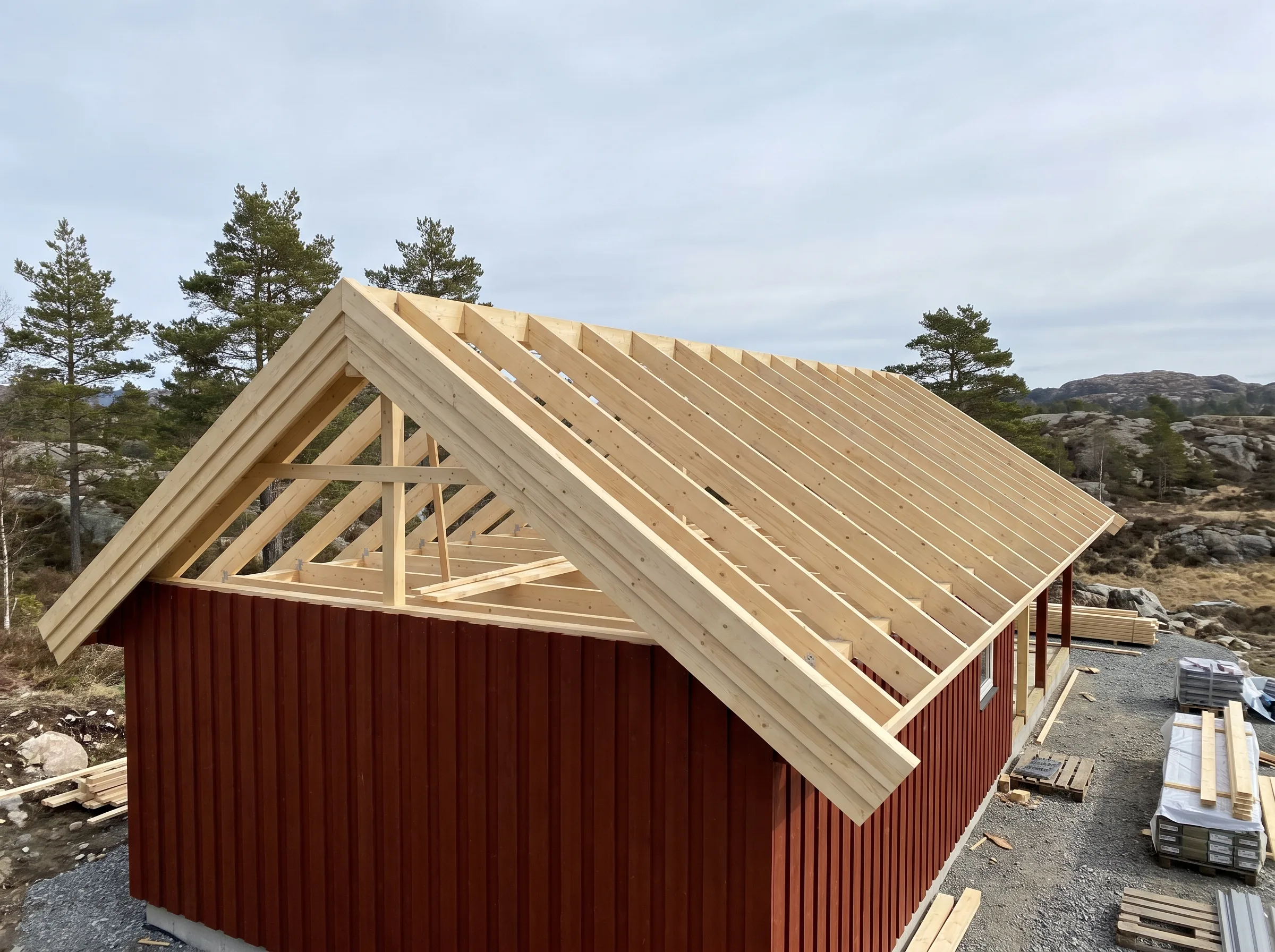 Montering av takstoler på et skråtak av treverk
